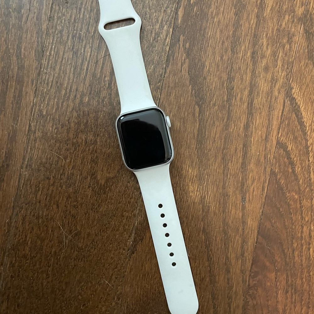 Apple Watch bought in 2020. Hardly used. Only selling because I do not use it.